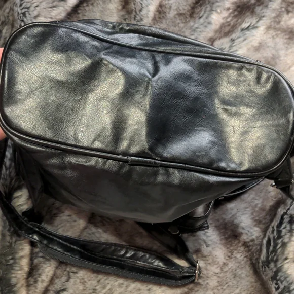 🌷Vegan Leather Backpack - Picture 13 of 16